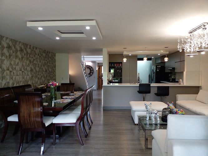 Casa de 3 alcobas en venta en Loma El Atravesado, Envigado, 240 m² · foto 2 de 19