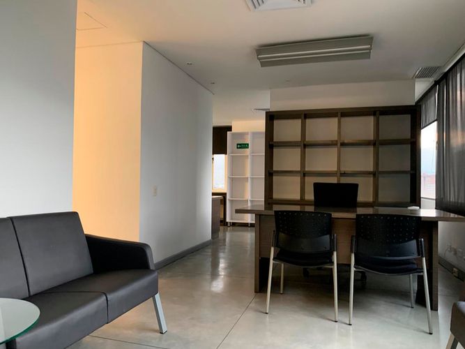 Oficina en arriendo en Villa Carlota, Medellín, 220 m² · foto 6 de 11