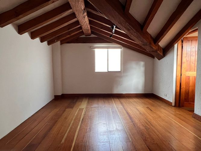 Casa de 3 alcobas en venta en Las Palmas, Medellín, 357 m² · foto 2 de 15