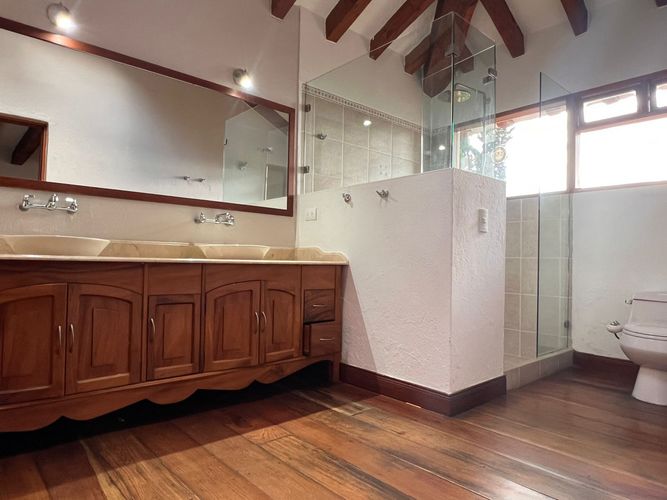 Casa de 3 alcobas en venta en Las Palmas, Medellín, 357 m² · foto 3 de 15