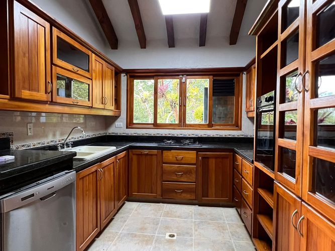 Casa de 3 alcobas en venta en Las Palmas, Medellín, 357 m² · foto 7 de 15