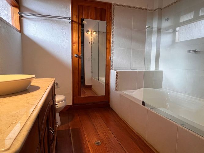 Casa de 3 alcobas en venta en Las Palmas, Medellín, 357 m² · foto 11 de 15