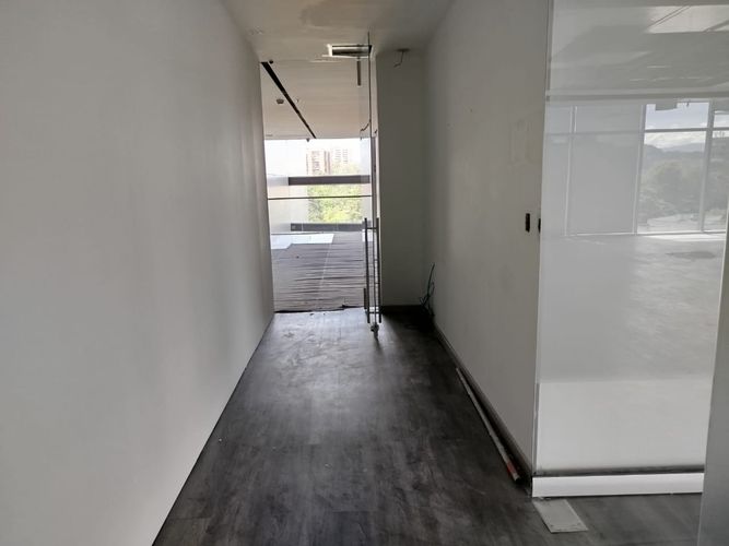 Oficina en arriendo en El Tesoro, Medellín, 257 m² · foto 3 de 19