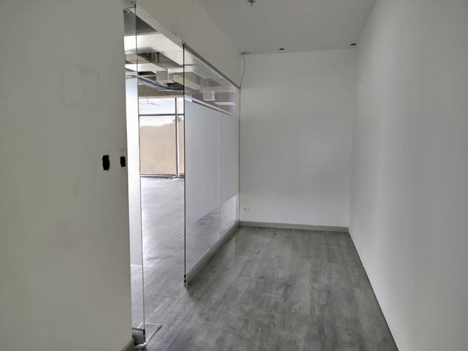 Oficina en arriendo en El Tesoro, Medellín, 257 m² · foto 4 de 19