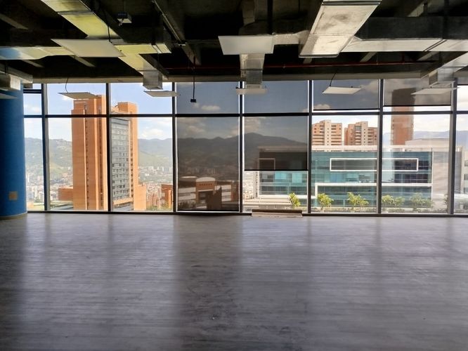 Oficina en arriendo en El Tesoro, Medellín, 257 m² · foto 5 de 19