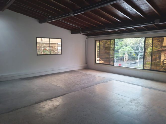 Local en arriendo en La Floresta, Medellín, 250 m² · foto 2 de 12