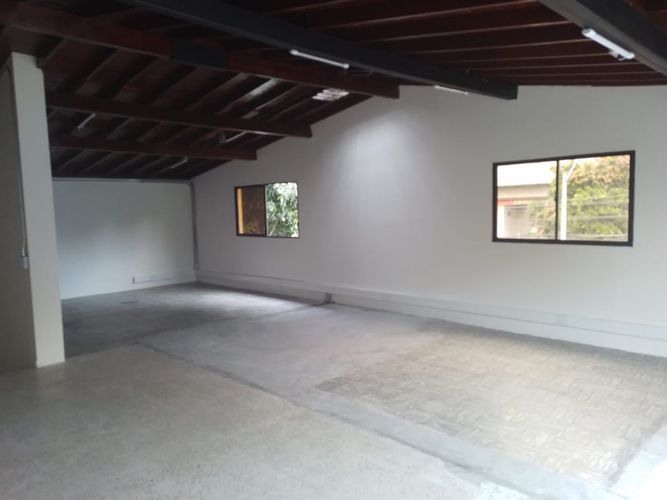 Local en arriendo en La Floresta, Medellín, 250 m² · foto 9 de 12