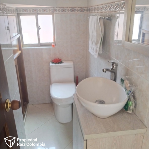 Casa de 4 alcobas en venta en Jordan, Ibagué, 194 m² · foto 4 de 24