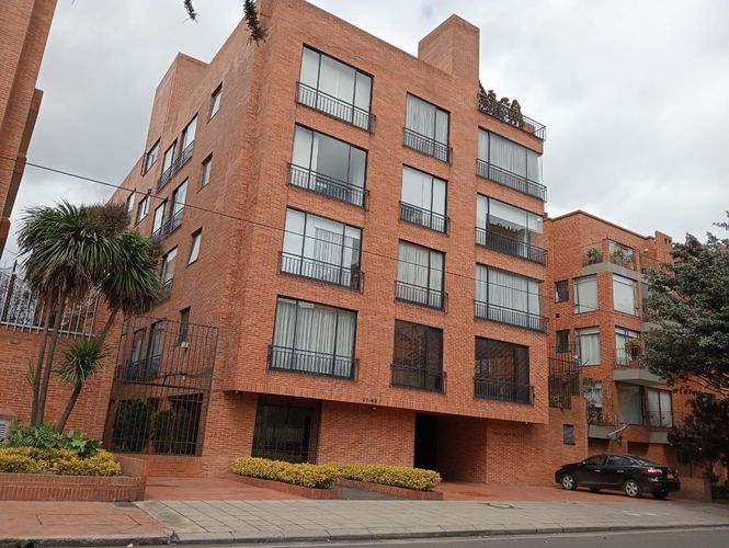 Apartamento de 3 alcobas en venta en Chicó Navarra, Bogotá, 186 m² · foto 1 de 17