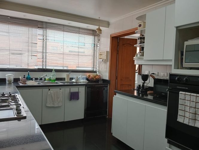 Apartamento de 3 alcobas en venta en Chicó Navarra, Bogotá, 186 m² · foto 10 de 17
