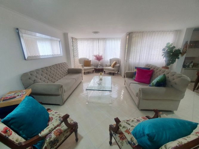 Apartamento de 3 alcobas en venta en El Poblado, Medellín, 142 m² · foto 2 de 18