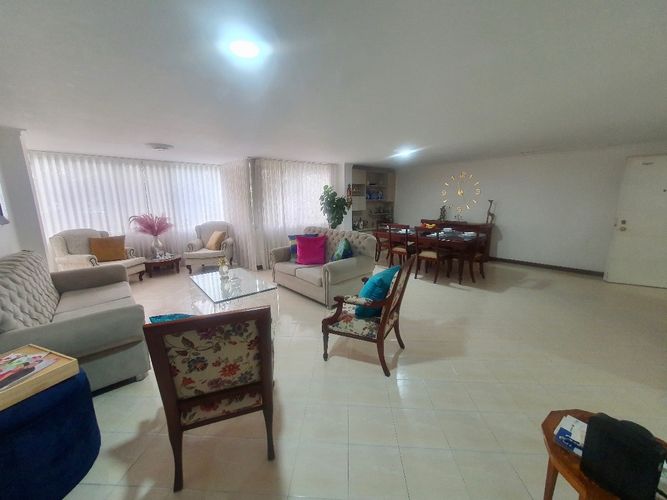 Apartamento de 3 alcobas en venta en El Poblado, Medellín, 142 m² · foto 4 de 18