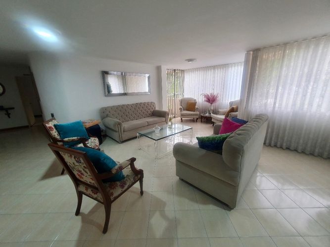 Apartamento de 3 alcobas en venta en El Poblado, Medellín, 142 m² · foto 3 de 18