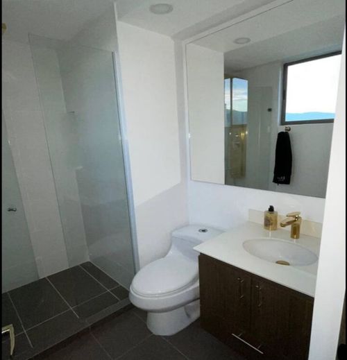 Apartamento de 2 alcobas en arriendo en El Poblado, Medellín, 90 m² · foto 3 de 5