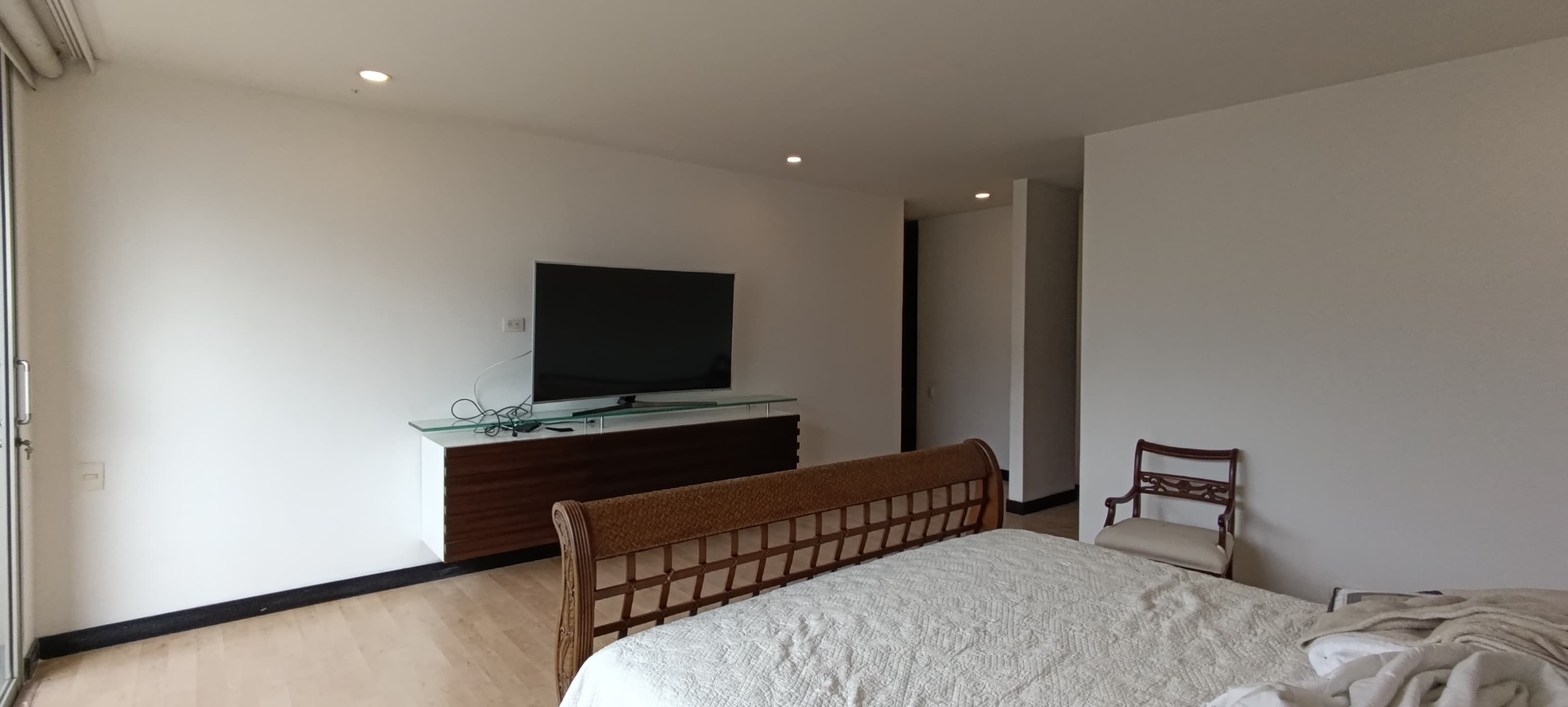Apartamento en arriendo en El Poblado, Medellín · foto 3 de 13