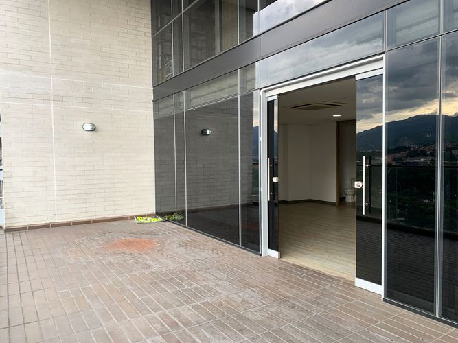 Oficina en arriendo en La Aguacatala, Medellín, 65 m² · foto 8 de 10