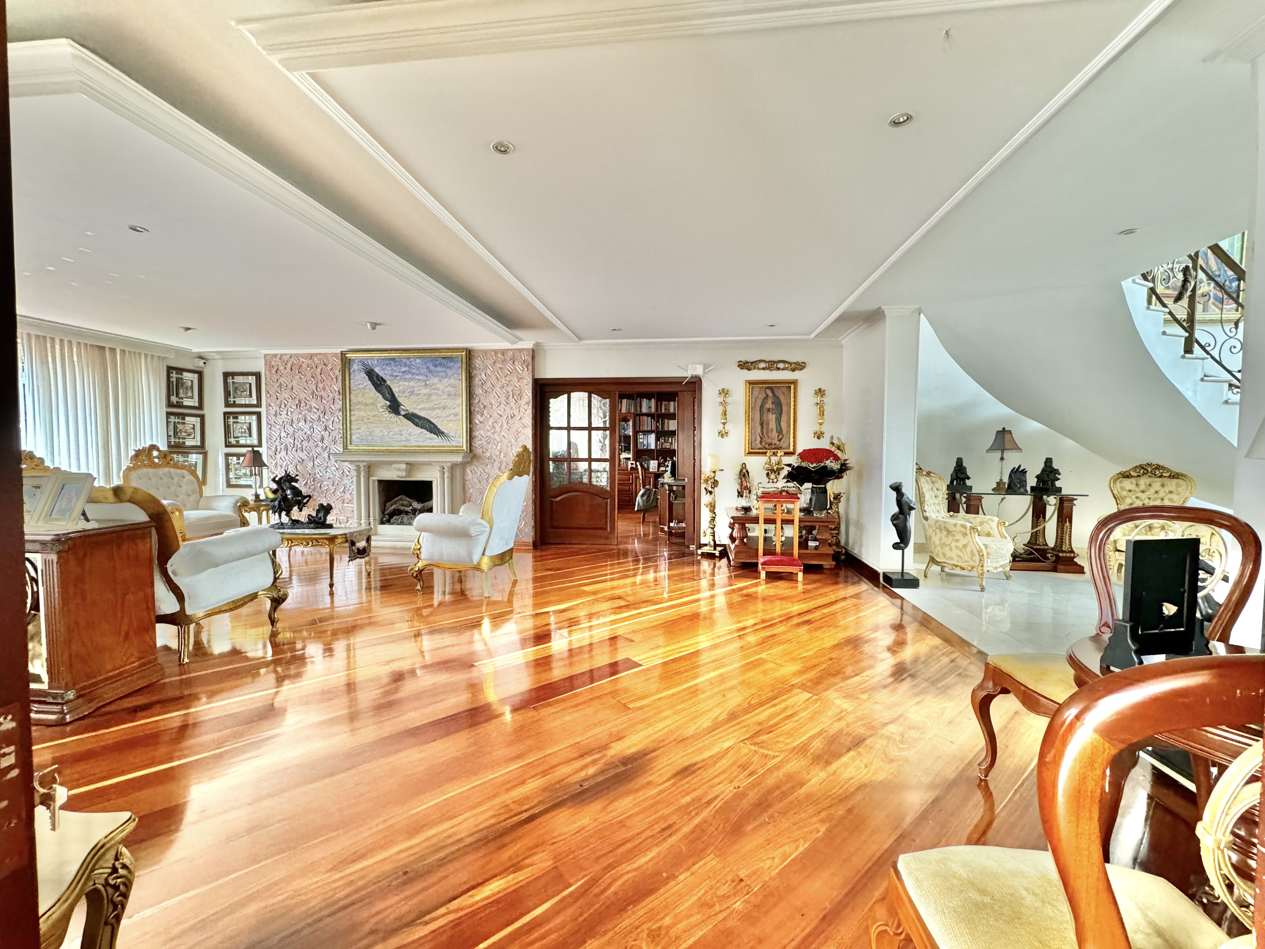 Casa en venta en San Jose De Bavaria, Bogotá · foto 6 de 24