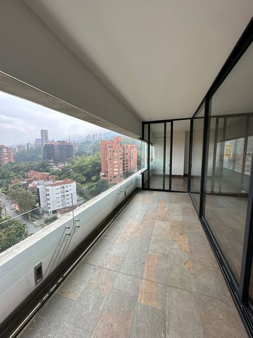 Apartamento de 2 alcobas en arriendo en San Lucas, Medellín, 130 m² · foto 3 de 8