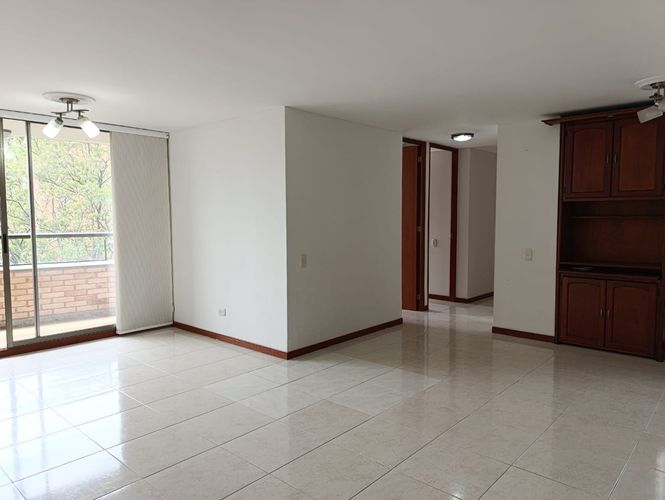 Apartamento de 3 alcobas en arriendo en Loma De Los Gonzalez, Medellín, 90 m² · foto 2 de 16