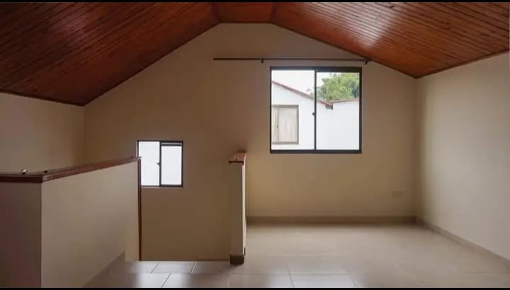 Casa en venta en Bosques De Santa Elena, Pereira · foto 2 de 9