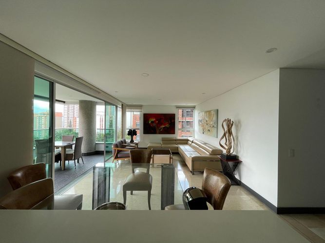 Apartamento de 3 alcobas en venta en Lalinde, Medellín, 138 m² · foto 4 de 12