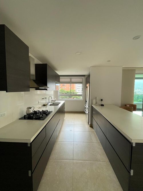 Apartamento de 3 alcobas en arriendo en Lalinde, Medellín, 138 m² · foto 2 de 11