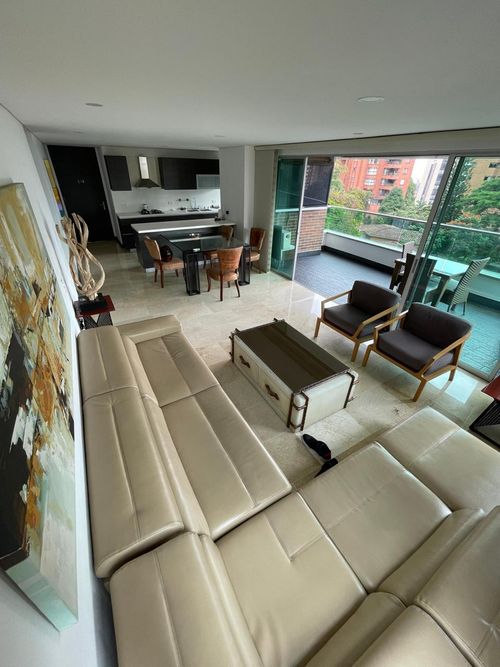 Apartamento de 3 alcobas en arriendo en Lalinde, Medellín, 138 m² · foto 4 de 11