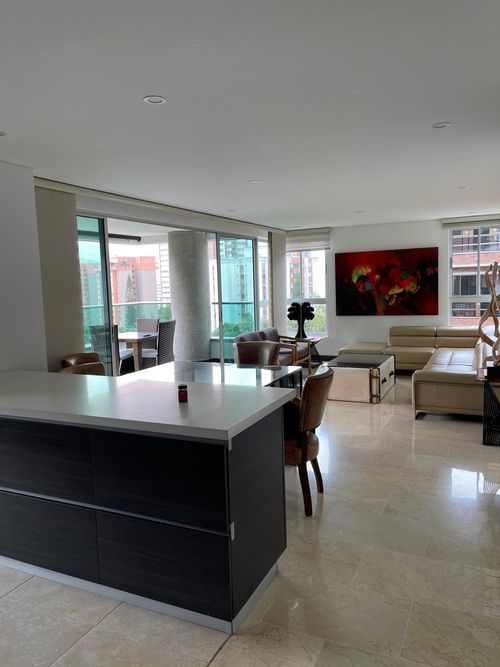 Apartamento de 3 alcobas en arriendo en Lalinde, Medellín, 138 m² · foto 3 de 12