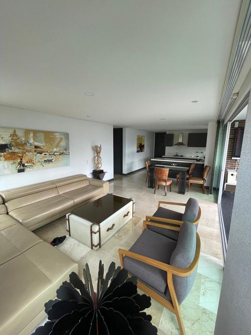 Apartamento de 3 alcobas en arriendo en Lalinde, Medellín, 138 m² · foto 5 de 12