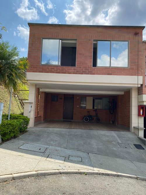 Casa de 3 alcobas en venta en San Lucas, Envigado, 227 m² · foto 9 de 13