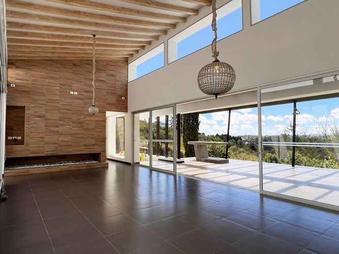Casa de 3 alcobas en venta en El Porvenir, Rionegro, 430 m² · foto 2 de 19