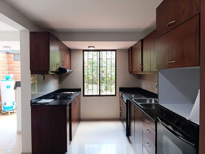 Casa en venta en El Tesoro, Medellín, 220 m² · foto 5 de 20
