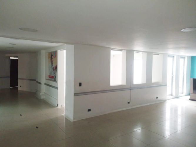 Consultorio en arriendo en Laureles, Medellín, 1300 m² · foto 2 de 20