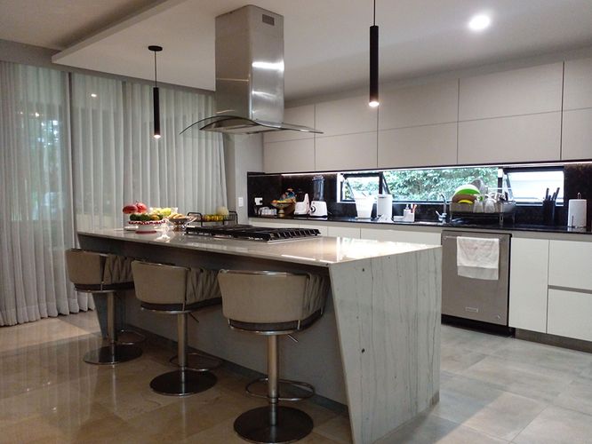 Casa de 3 alcobas en arriendo en El Poblado, Medellín, 353 m² · foto 2 de 13