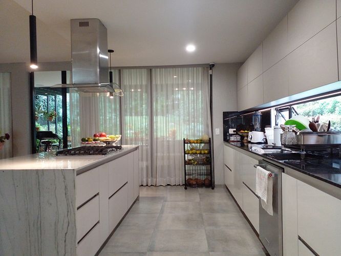 Casa de 3 alcobas en arriendo en El Poblado, Medellín, 353 m² · foto 12 de 13