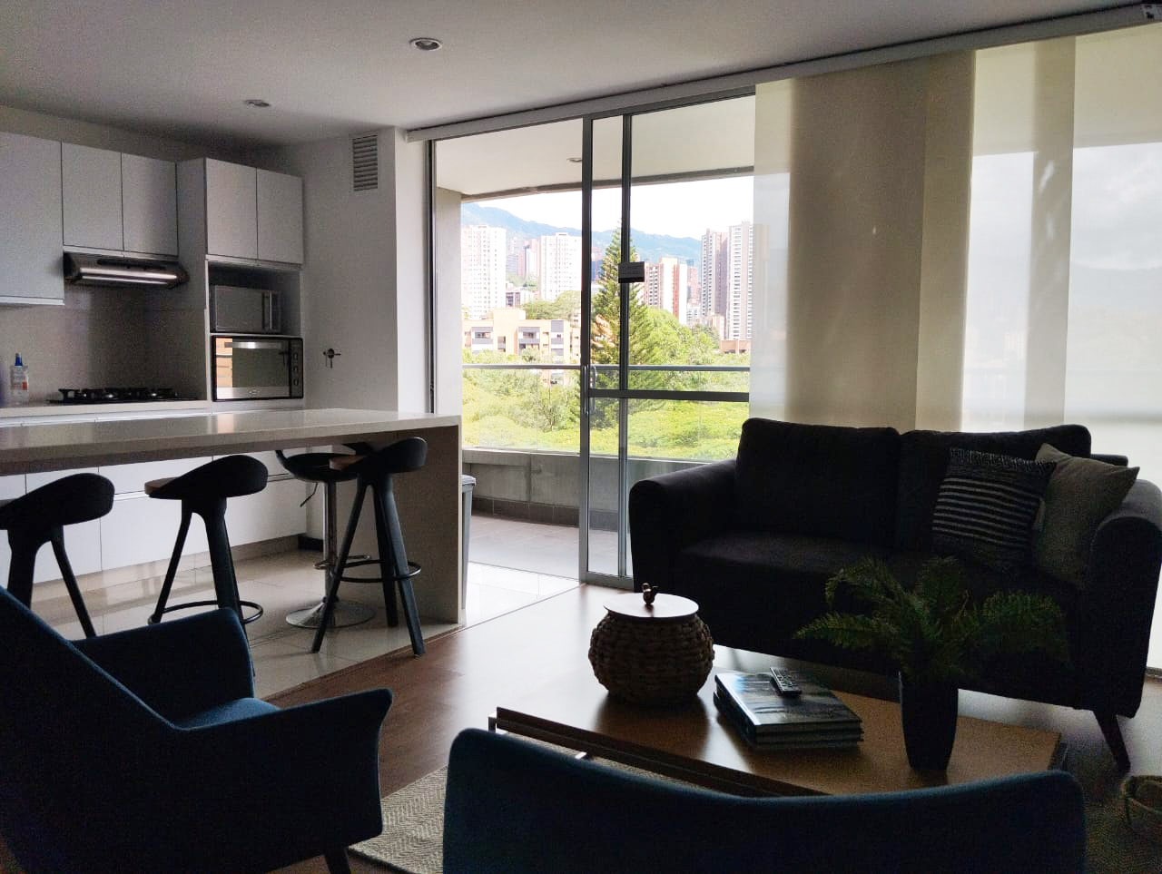 Apartamento en arriendo en Las Lomas No.1, Medellín · foto 2 de 15