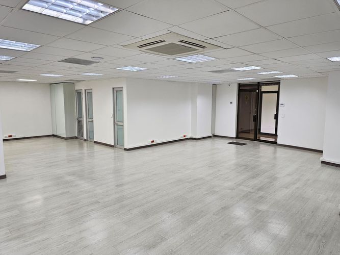 Oficina en arriendo en Manila, Medellín, 106 m² · foto 3 de 10