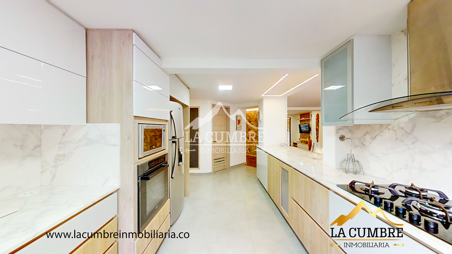 Apartamento de 3 alcobas en arriendo en El Tesoro, Medellín, 240 m² · foto 8 de 17