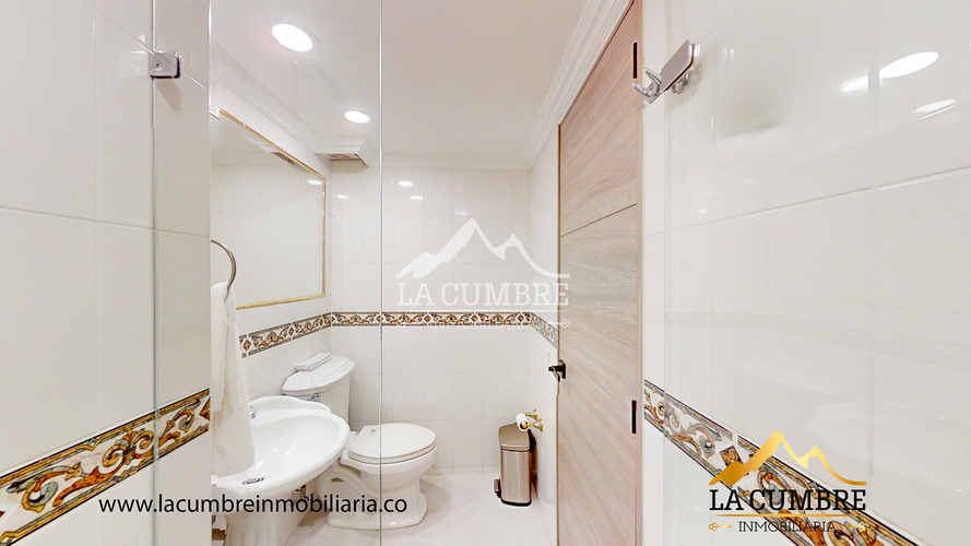 Apartamento de 3 alcobas en arriendo en El Tesoro, Medellín, 240 m² · foto 9 de 17