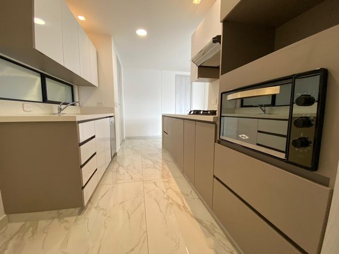 Apartamento de 3 alcobas en arriendo en Castropol, Medellín, 115 m² · foto 3 de 15