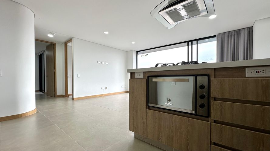 Apartamento de 3 alcobas en arriendo en Altos Del Poblado, Medellín, 130 m² · foto 3 de 19