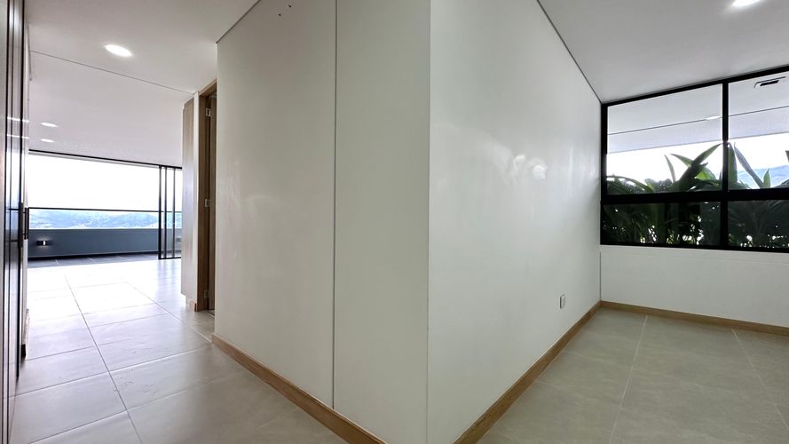Apartamento de 3 alcobas en arriendo en Altos Del Poblado, Medellín, 130 m² · foto 5 de 19