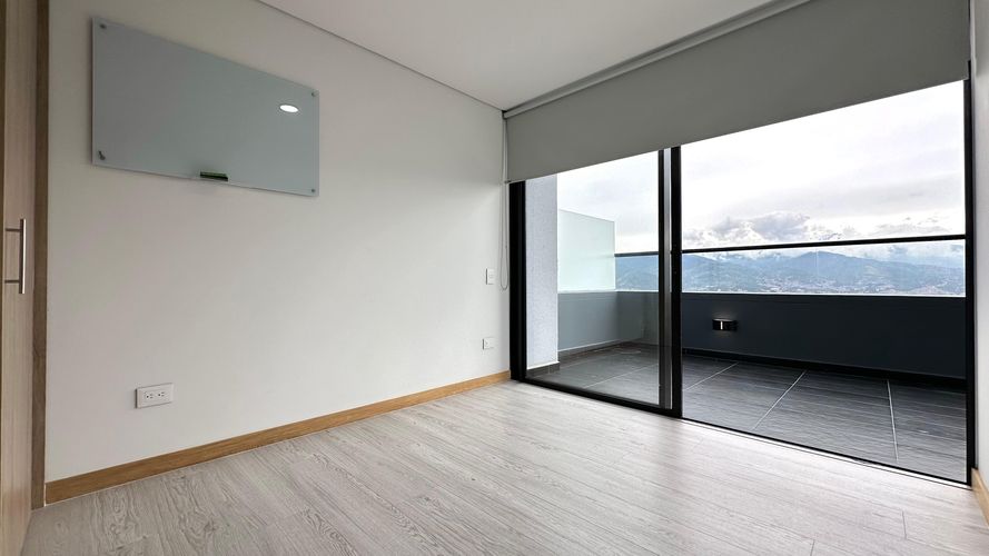 Apartamento de 3 alcobas en arriendo en Altos Del Poblado, Medellín, 130 m² · foto 8 de 19