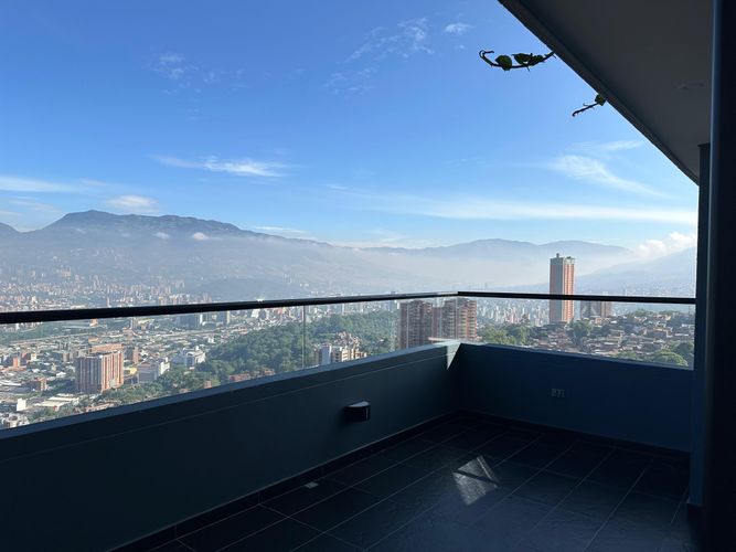 Apartamento de 3 alcobas en arriendo en Altos Del Poblado, Medellín, 130 m² · foto 16 de 19