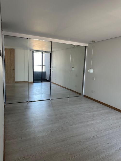 Apartamento de 3 alcobas en arriendo en Altos Del Poblado, Medellín, 130 m² · foto 18 de 19