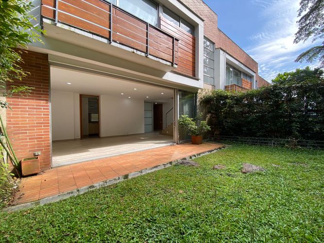 Casa de 3 alcobas en arriendo en Los Balsos No.2, Medellín, 220 m² · foto 2 de 17
