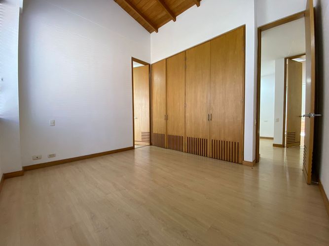 Casa de 3 alcobas en arriendo en Los Balsos No.2, Medellín, 220 m² · foto 11 de 17