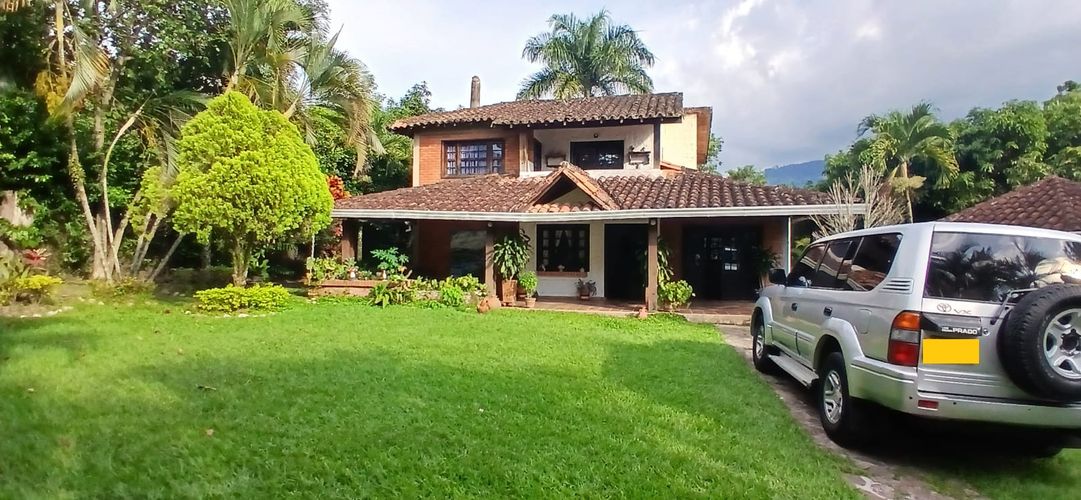 Casa de 3 alcobas en venta en Los Llanitos, Piedecuesta, 980 m² · foto 3 de 18