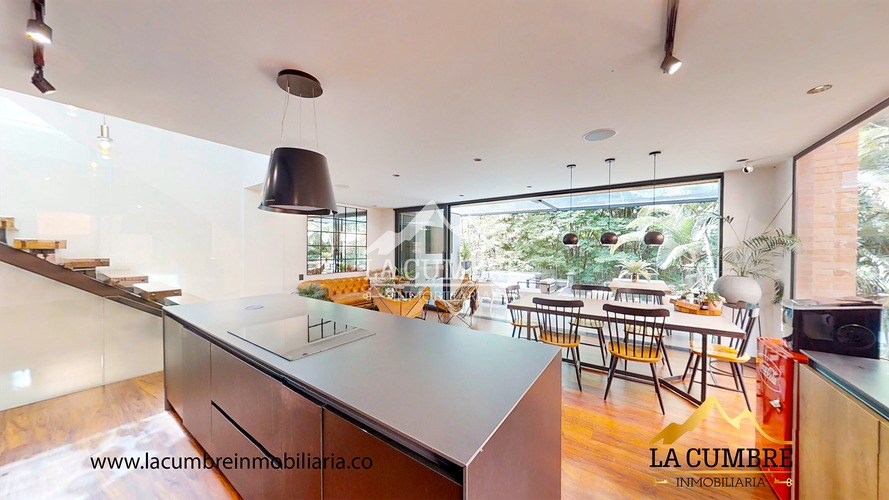 Casa de 3 alcobas en venta en San Lucas, Medellín, 310 m² · foto 2 de 21