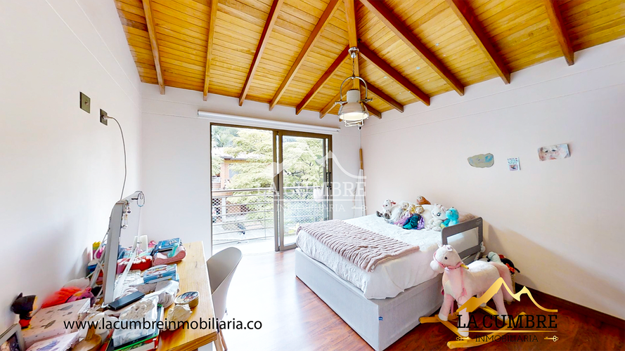 Casa de 3 alcobas en venta en San Lucas, Medellín, 310 m² · foto 17 de 21